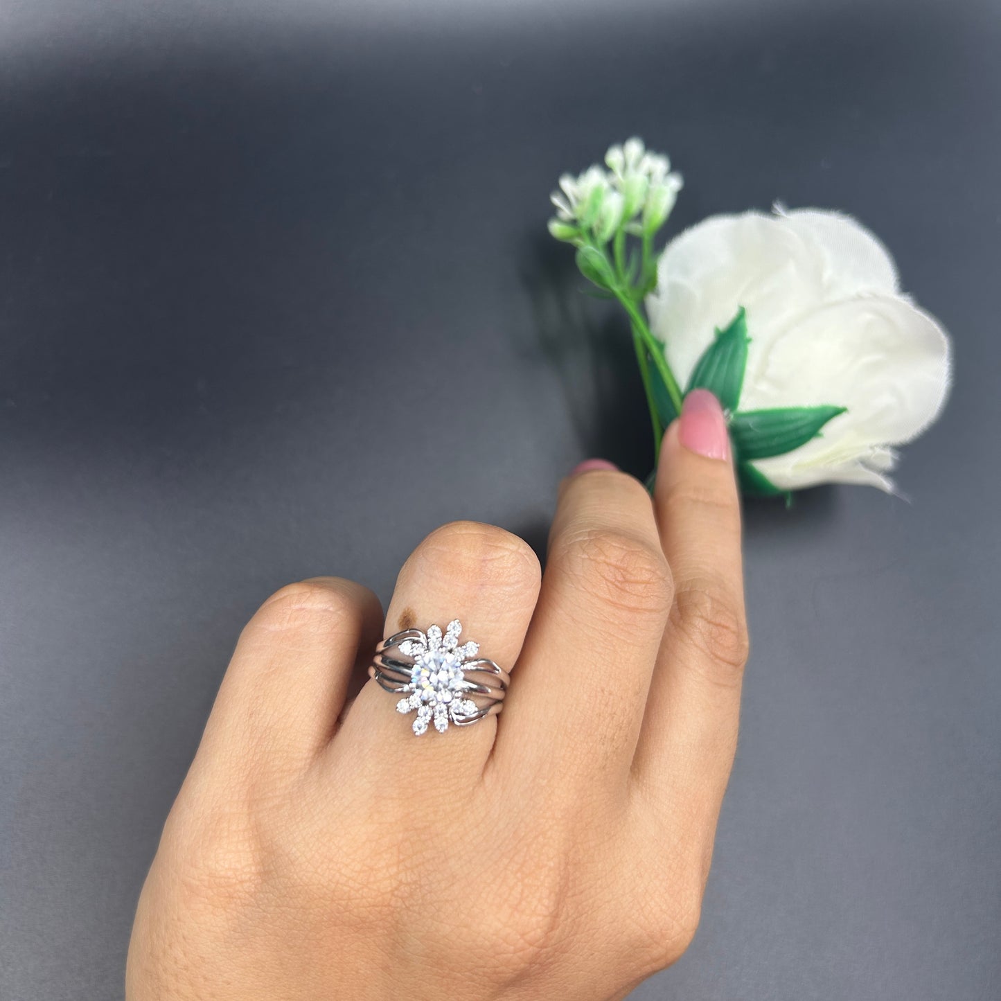 Beautiful Classic Women's Ring