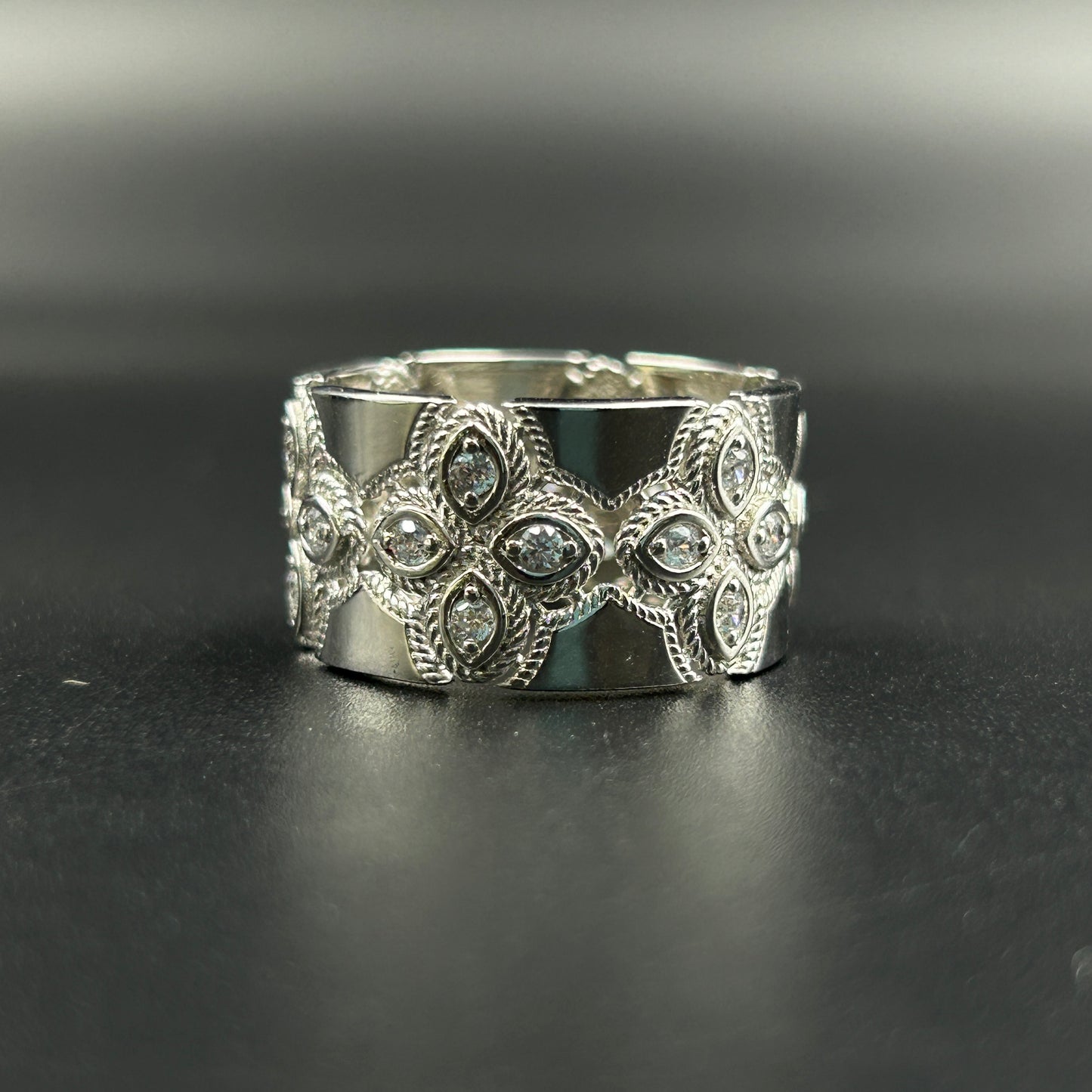 Sparkling Antique Style Silver Band - Women's Ring