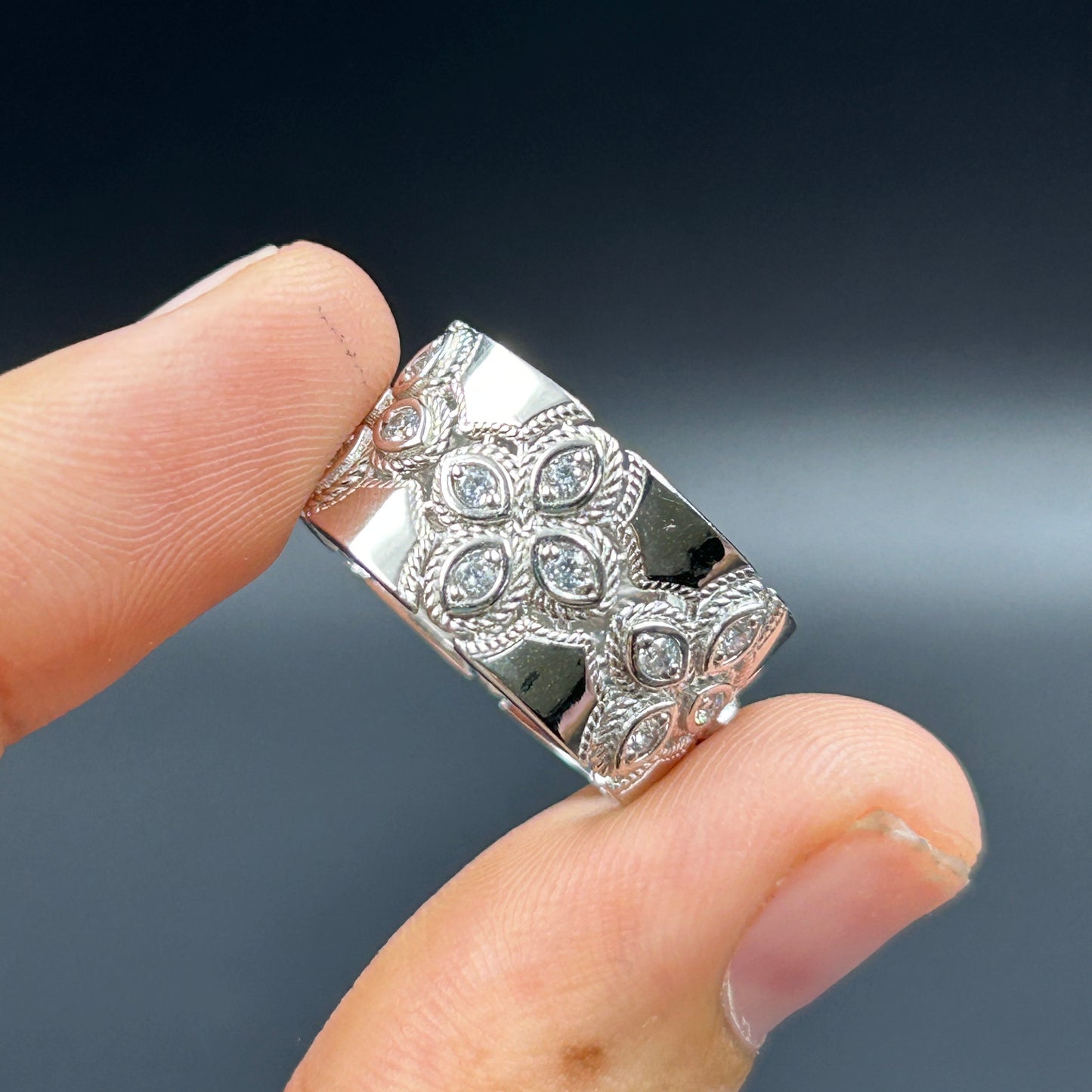 Sparkling Antique Style Silver Band - Women's Ring