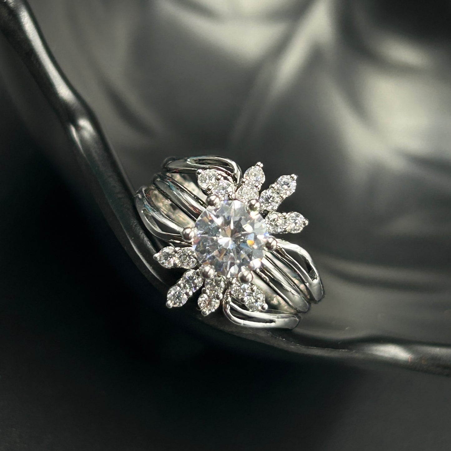 Beautiful Classic Women's Ring