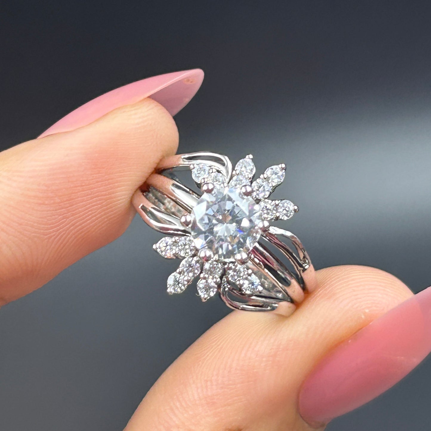 Beautiful Classic Women's Ring