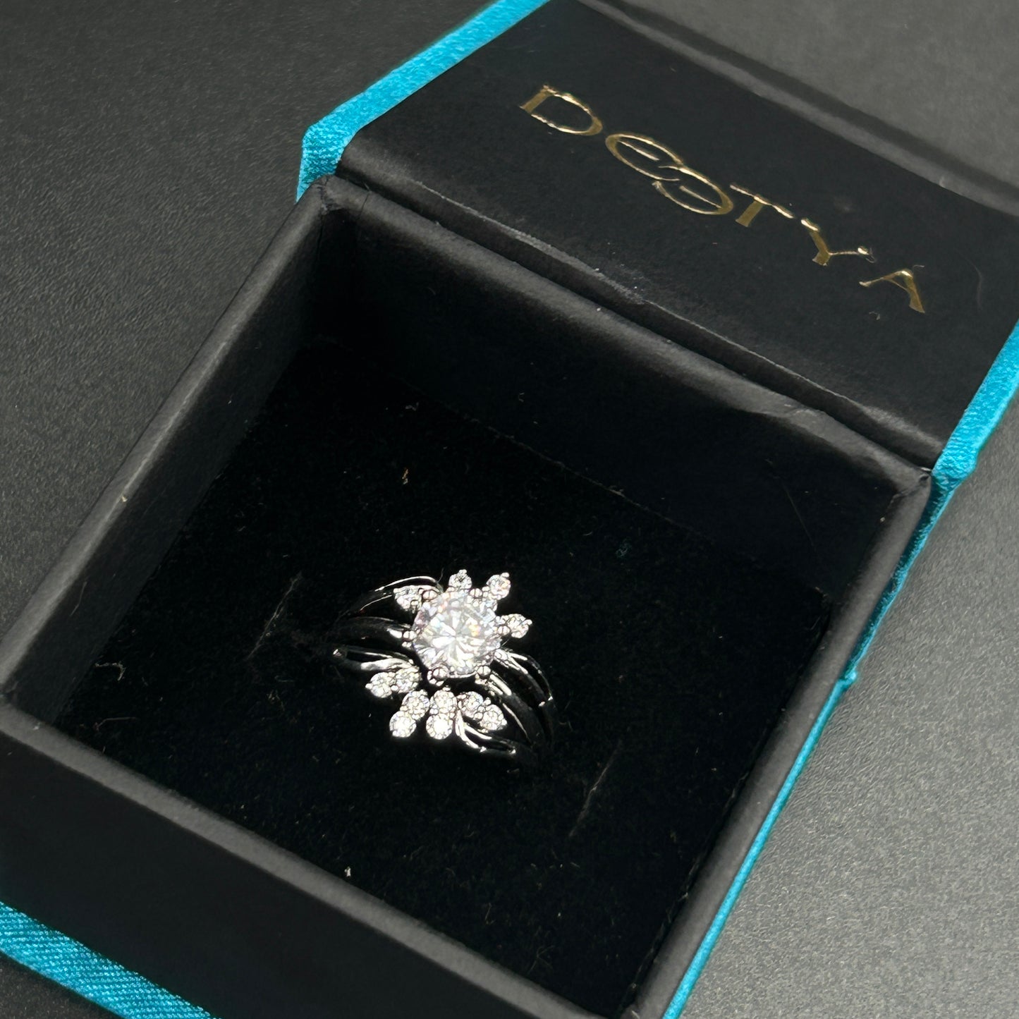 Beautiful Classic Women's Ring