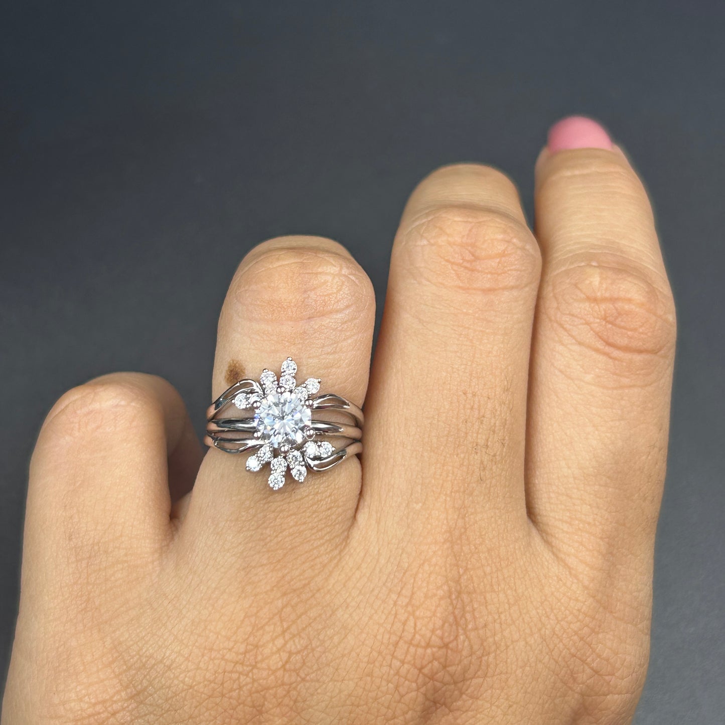 Beautiful Classic Women's Ring