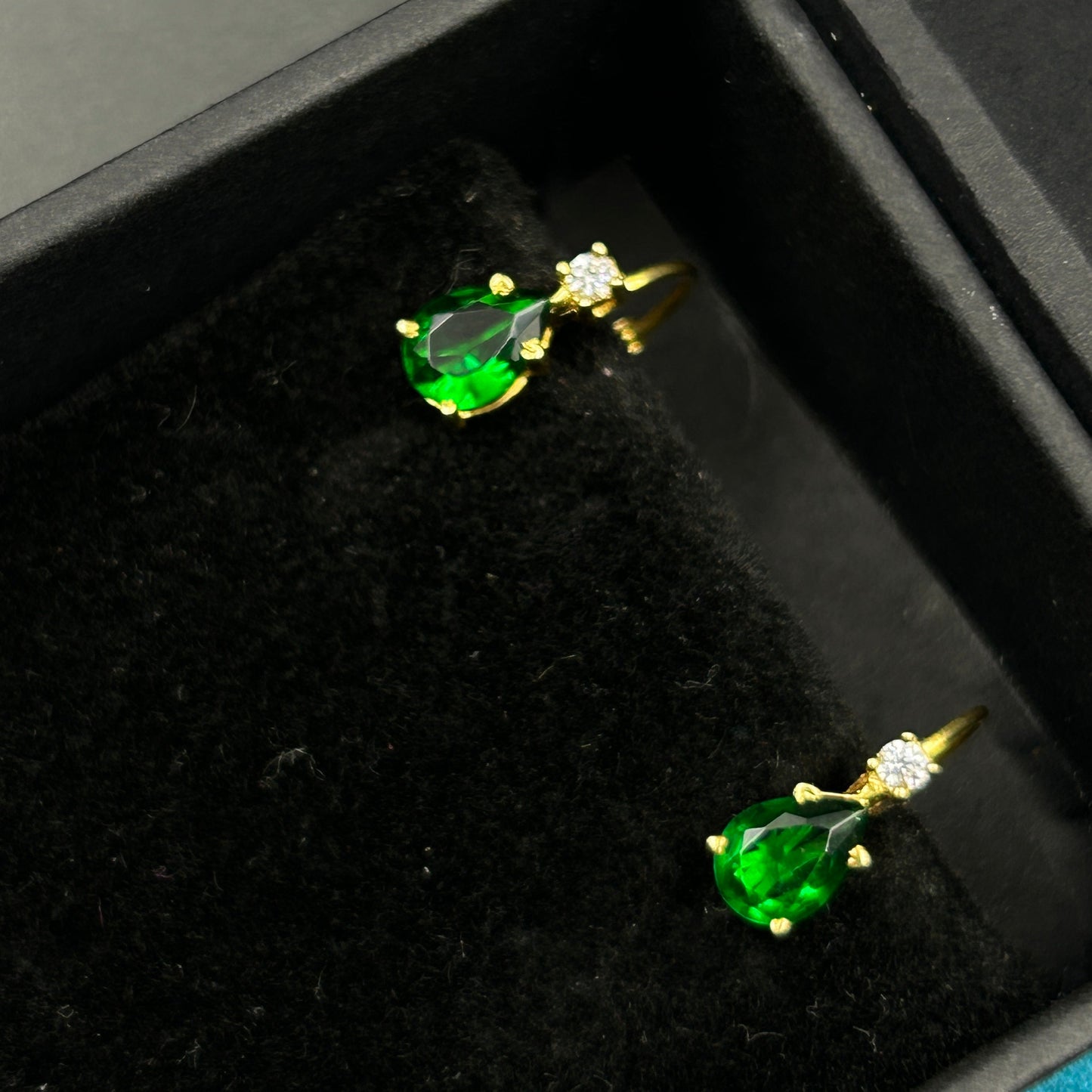 Minimal Silver Earring - Green Pear Earring