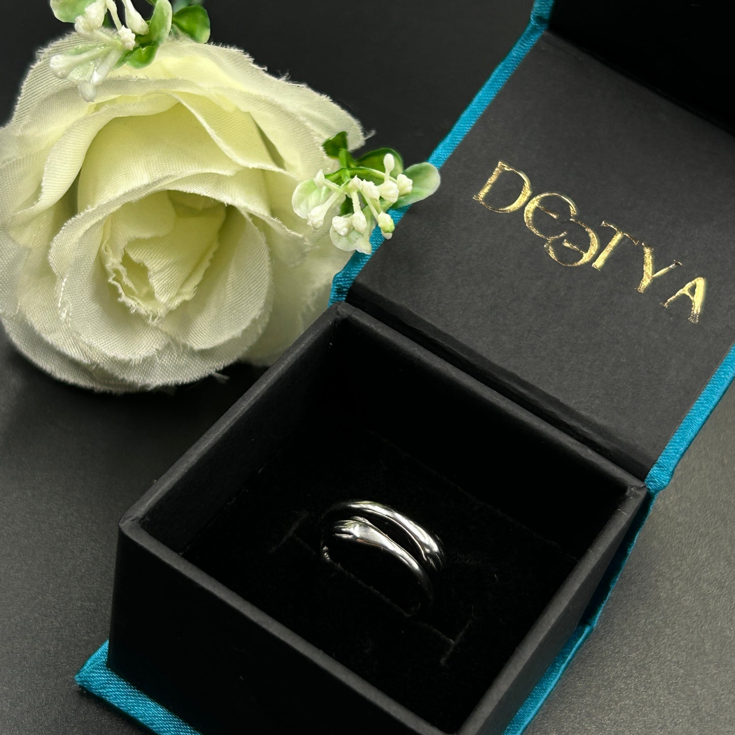 Cute Hug Ring - Love Ring Adjustable