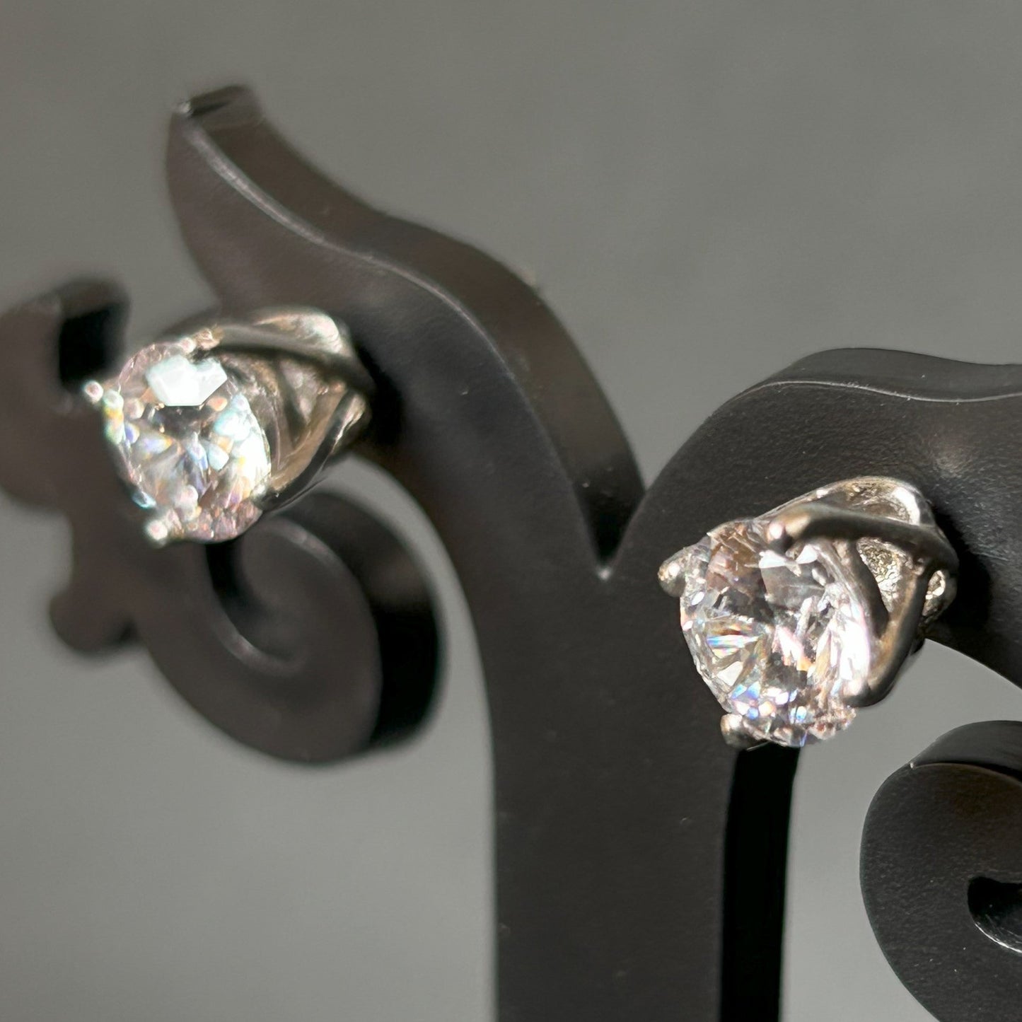 Silver Solitaire Stud Earring Curved Earring