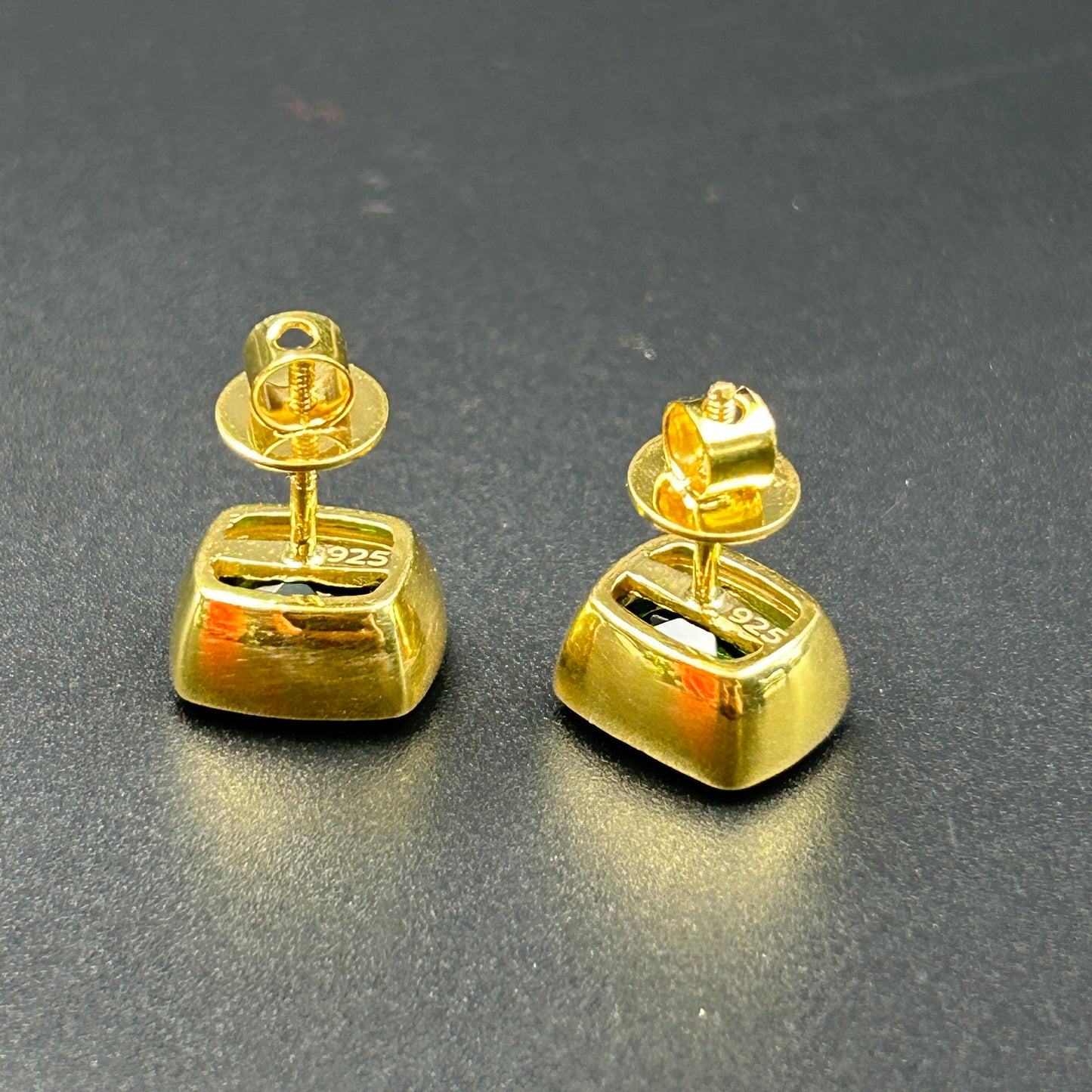 Yellow Gold Earring - Green Emerald