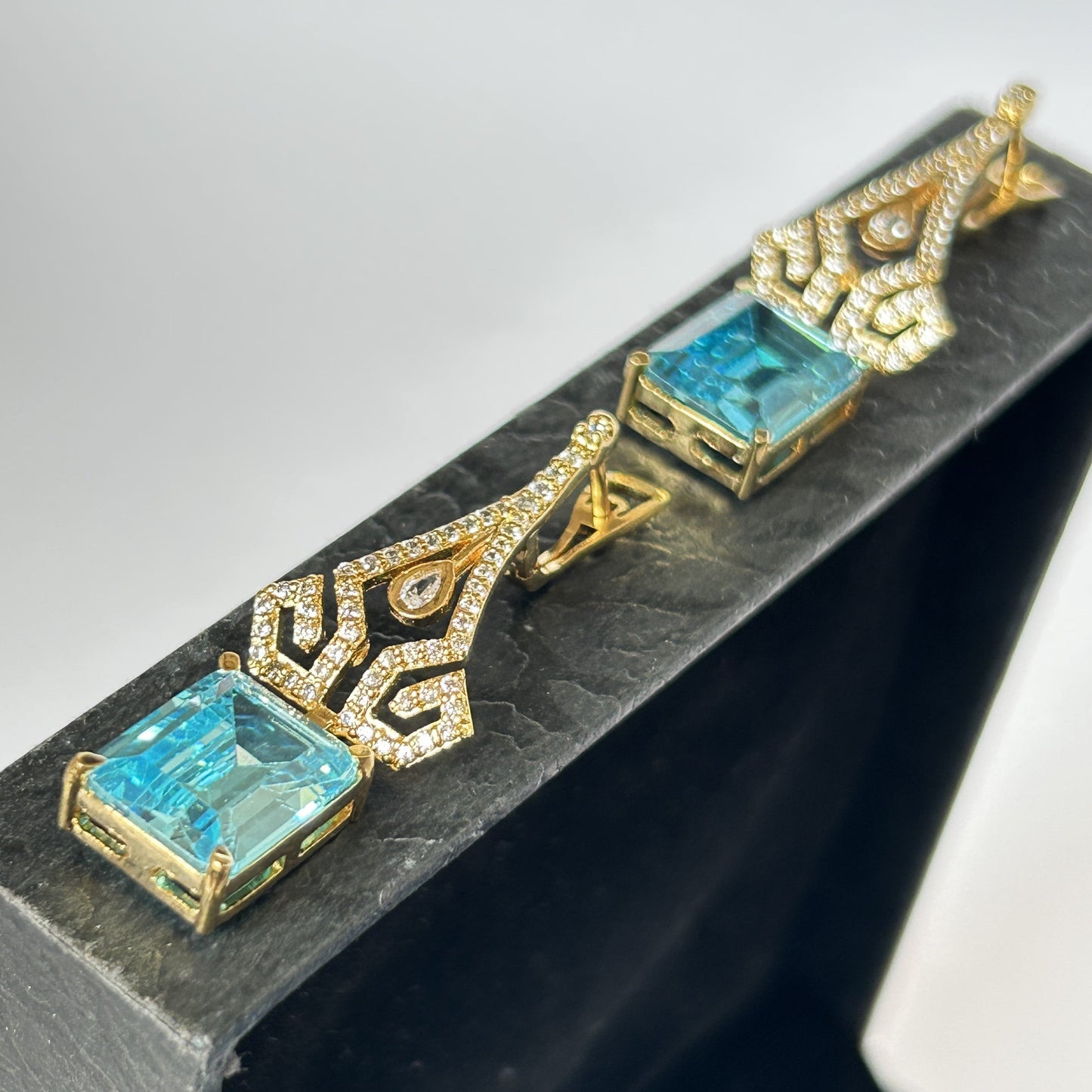 Blue Aquamarine Yellow Gold Earring