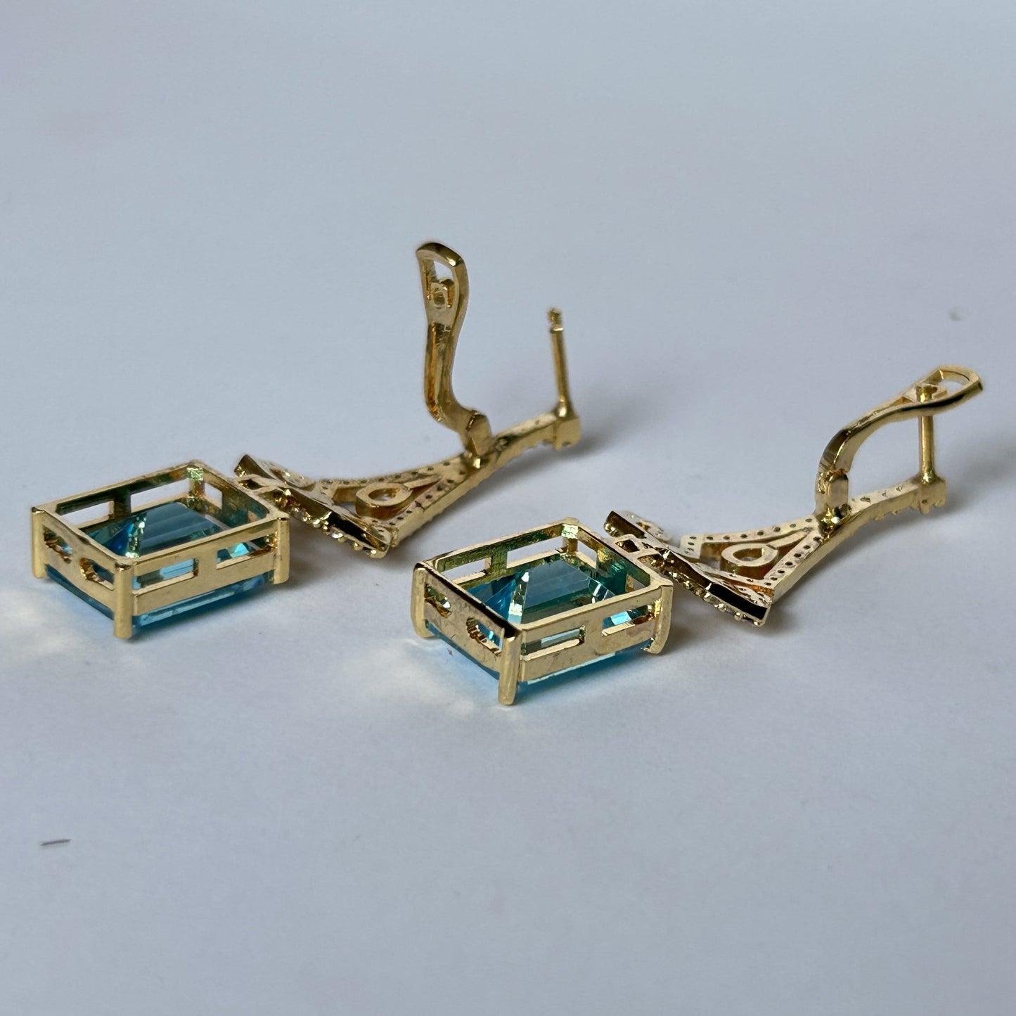 Blue Aquamarine Yellow Gold Earring