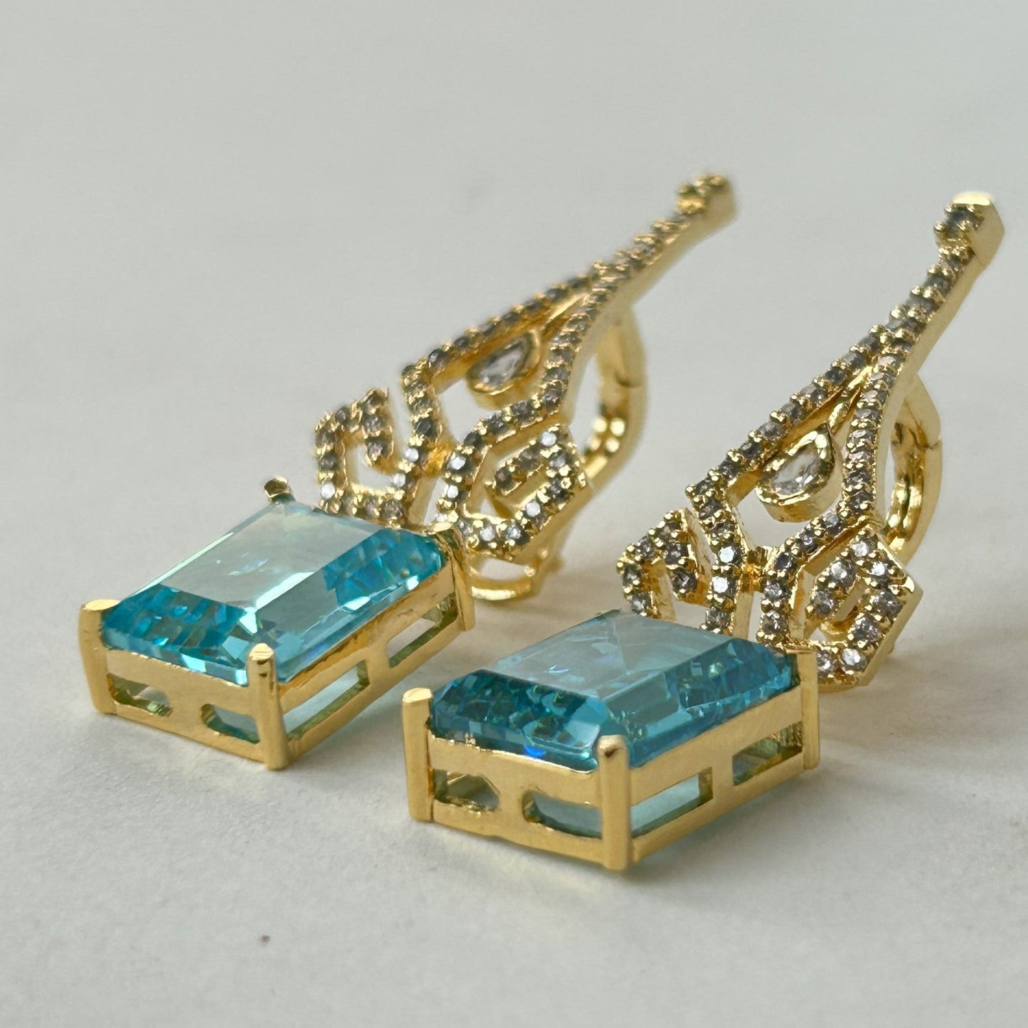 Blue Aquamarine Yellow Gold Earring