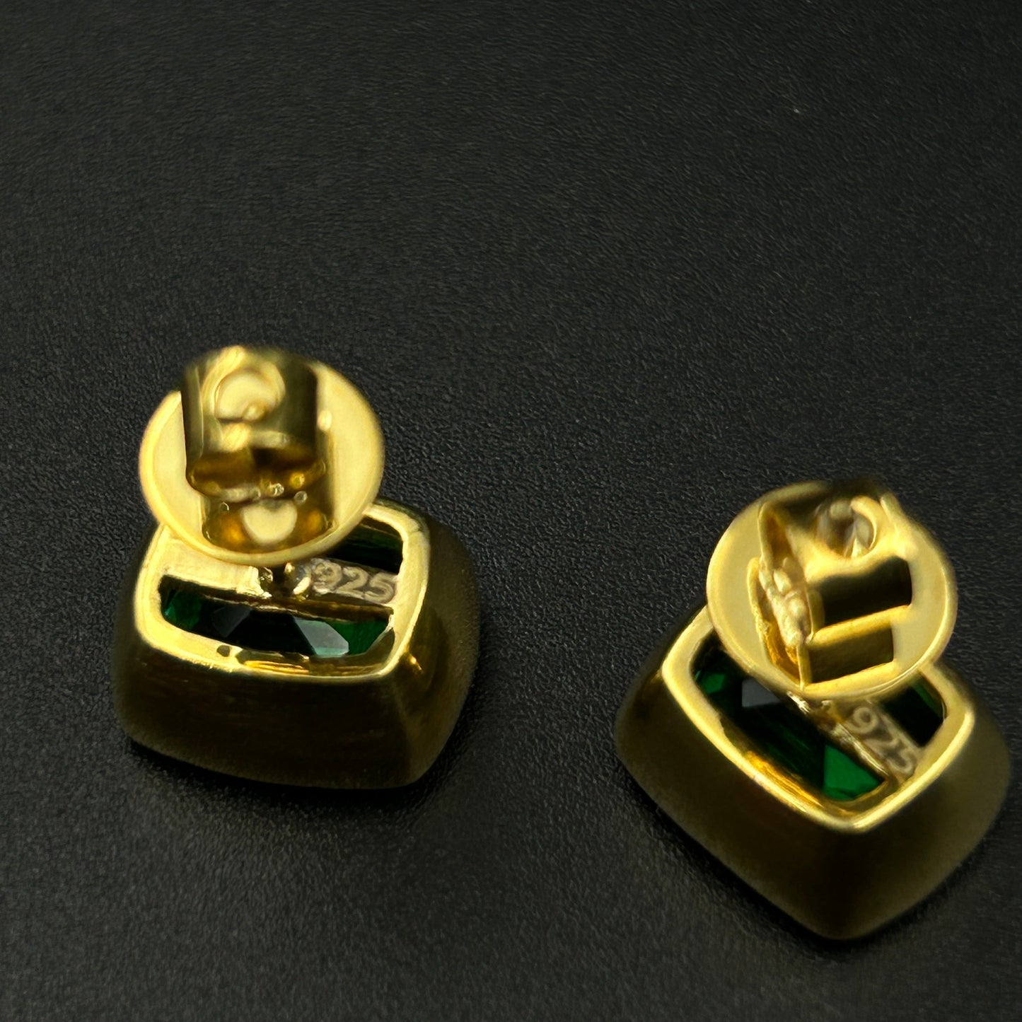 Yellow Gold Earring - Green Emerald