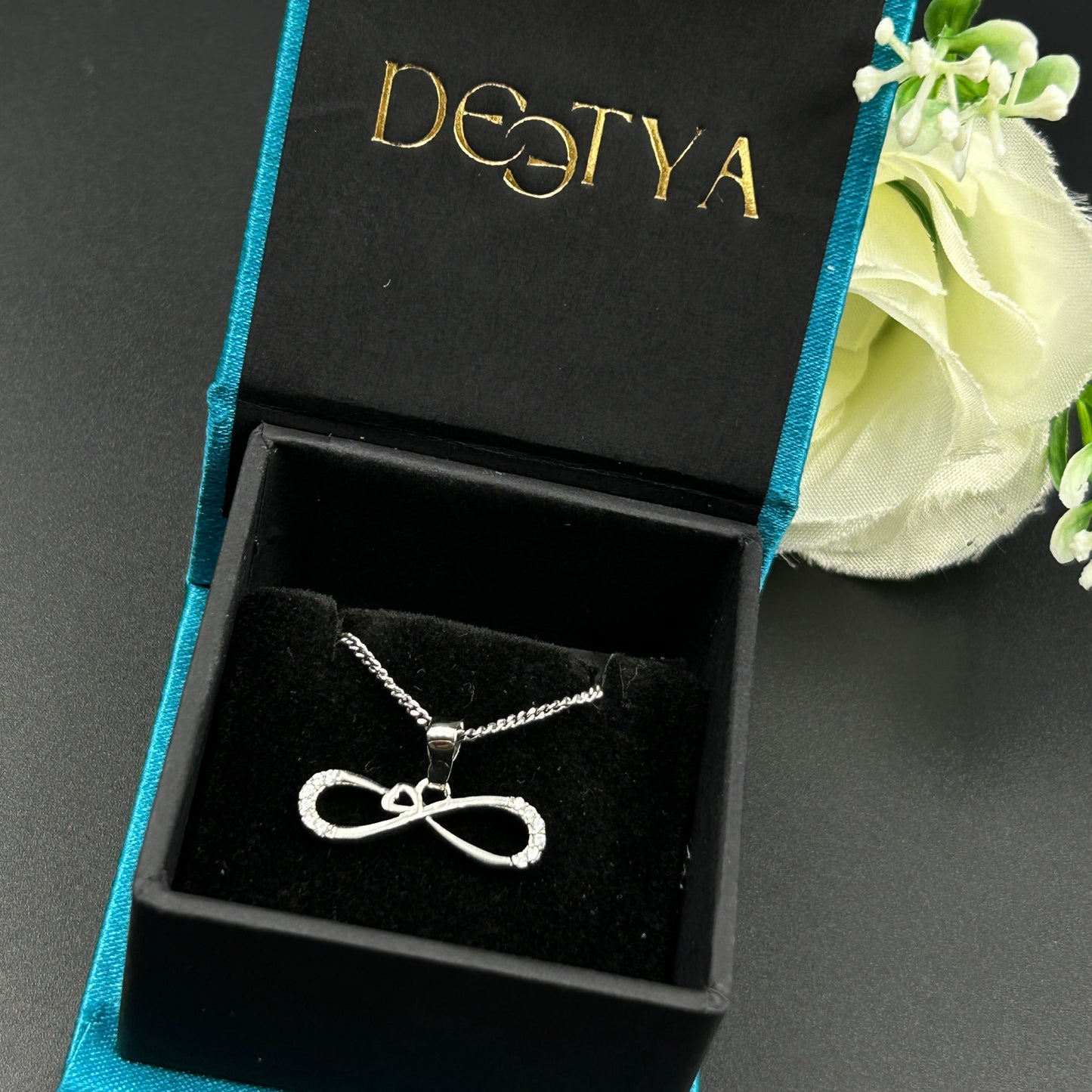 Women's Silver Infinity Pendant (8)