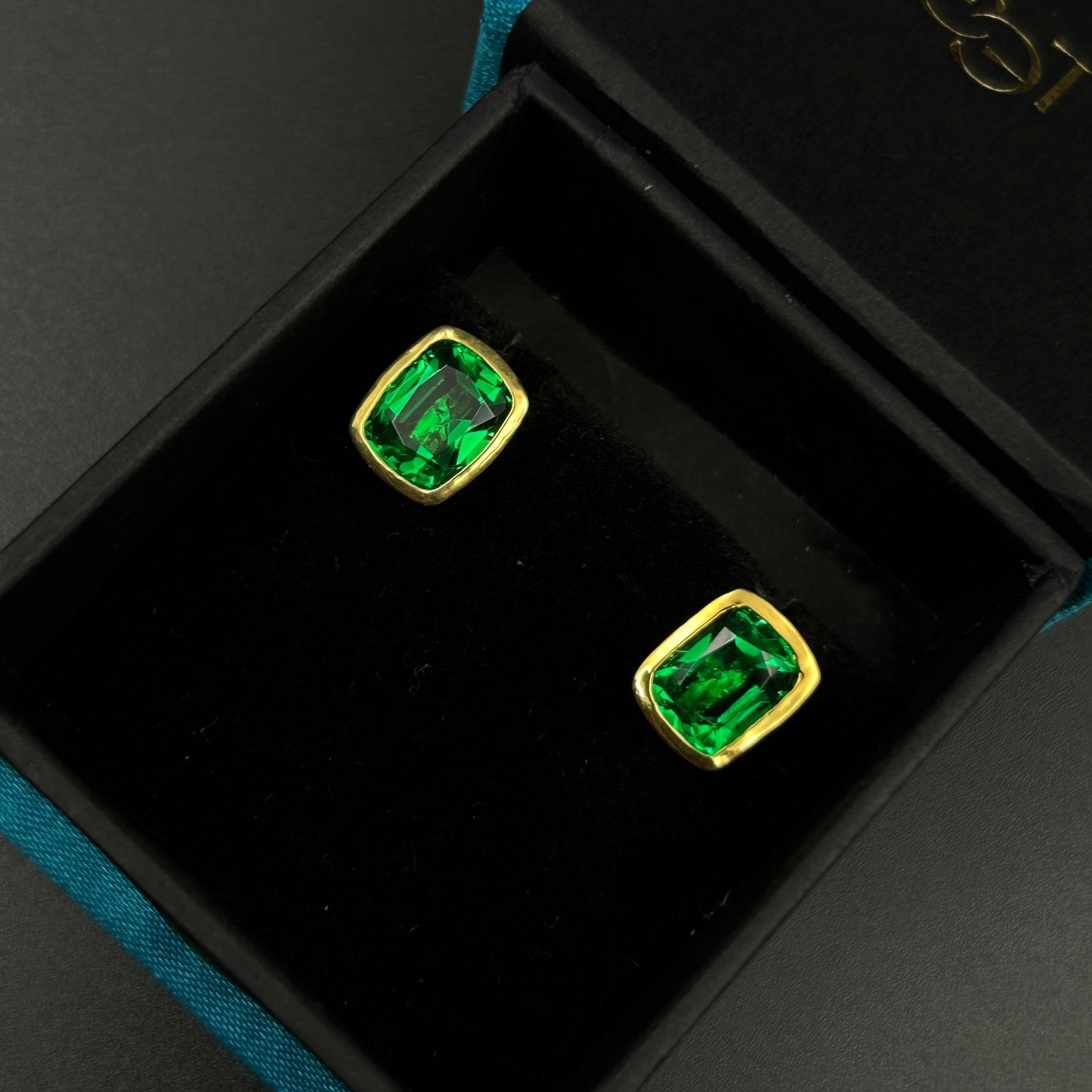 Yellow Gold Earring - Green Emerald