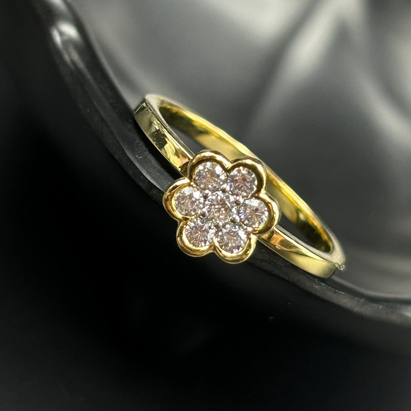 Beautiful Flower Ring - Bezel Ring