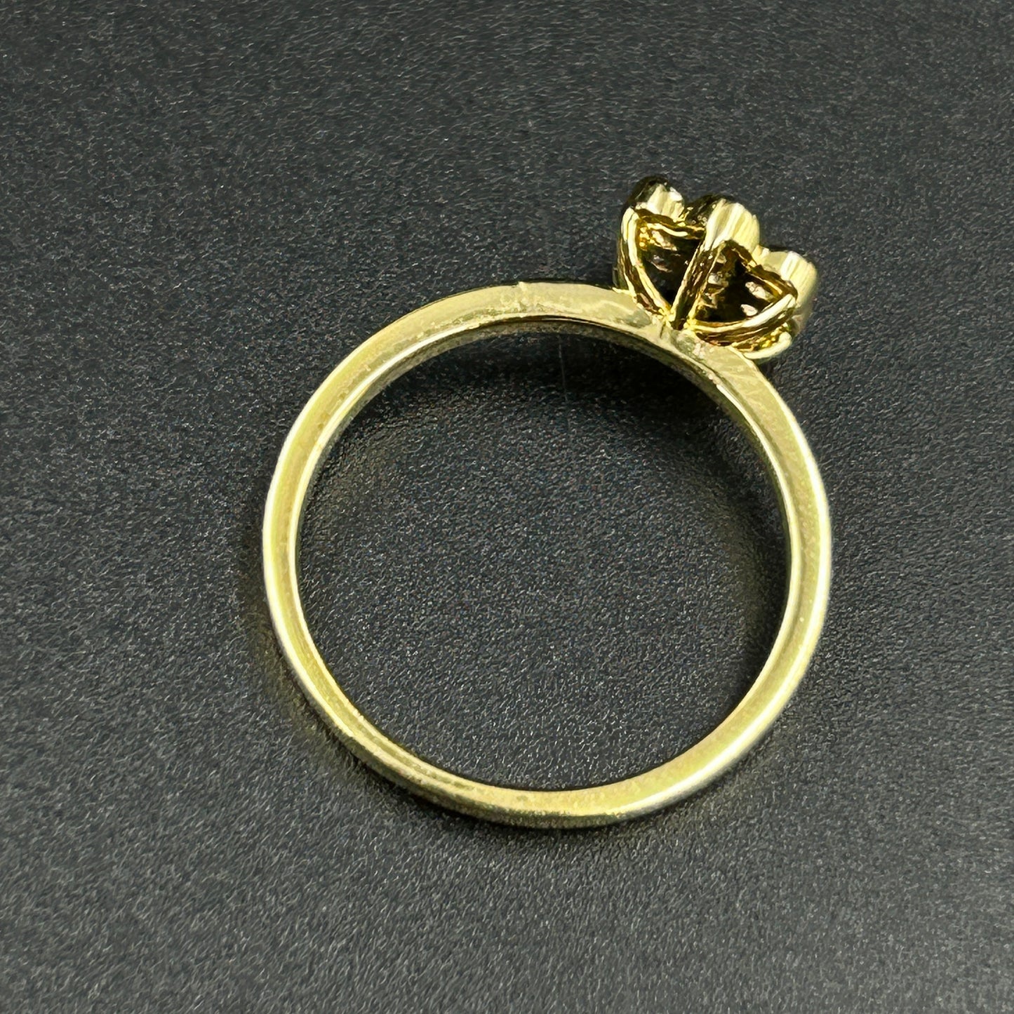 Beautiful Flower Ring - Bezel Ring