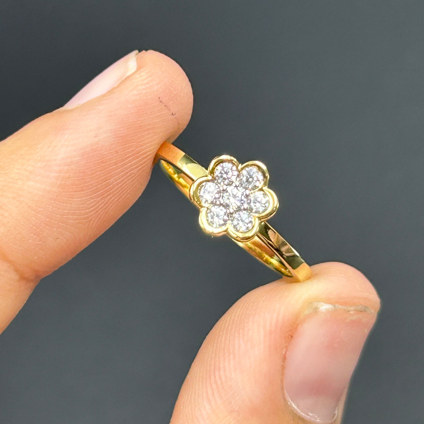 Beautiful Flower Ring - Bezel Ring