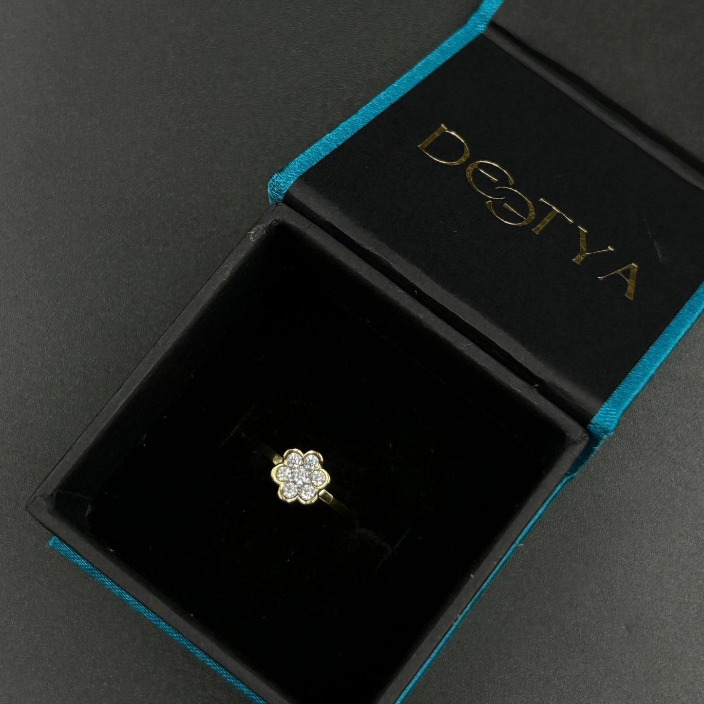 Beautiful Flower Ring - Bezel Ring