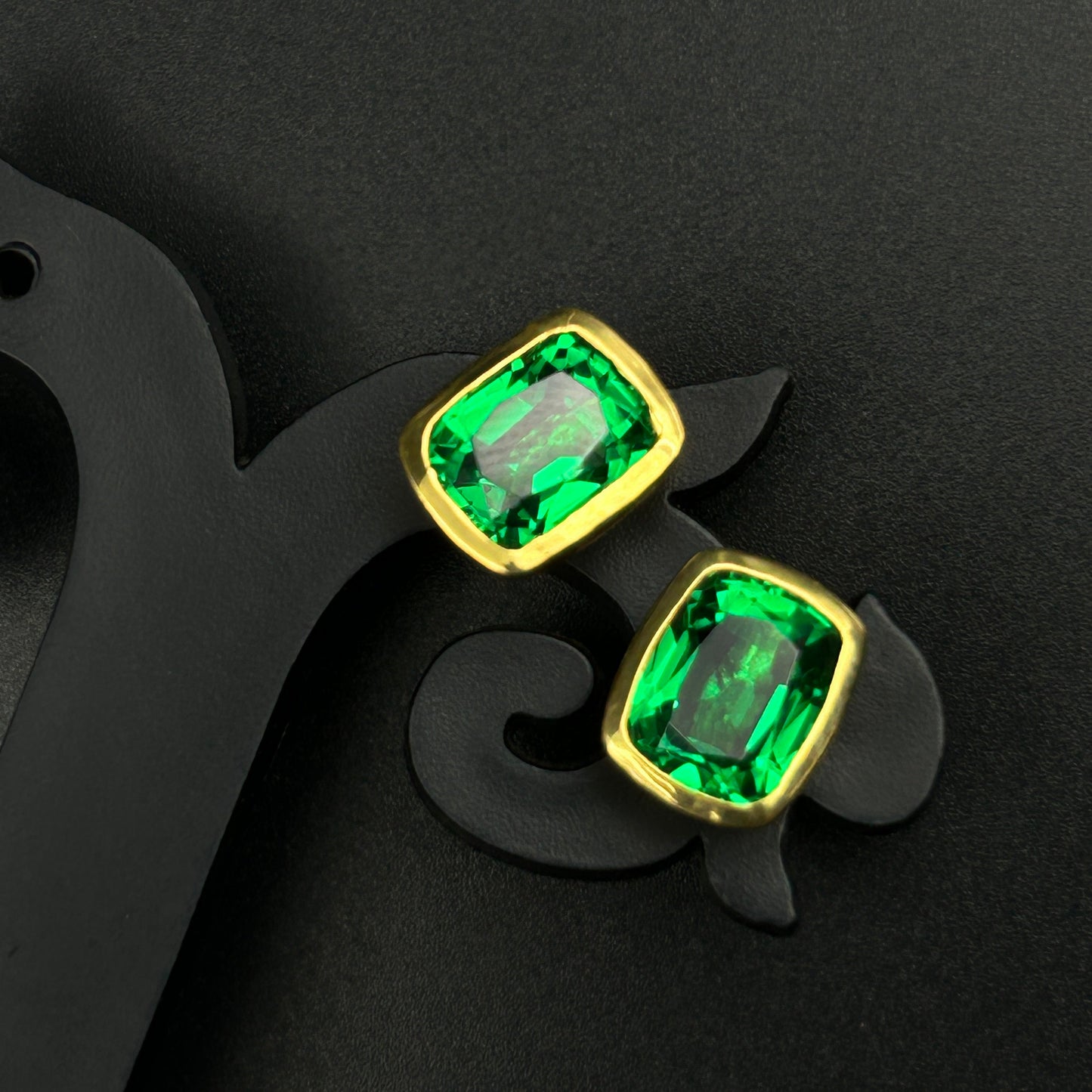 Yellow Gold Earring - Green Emerald