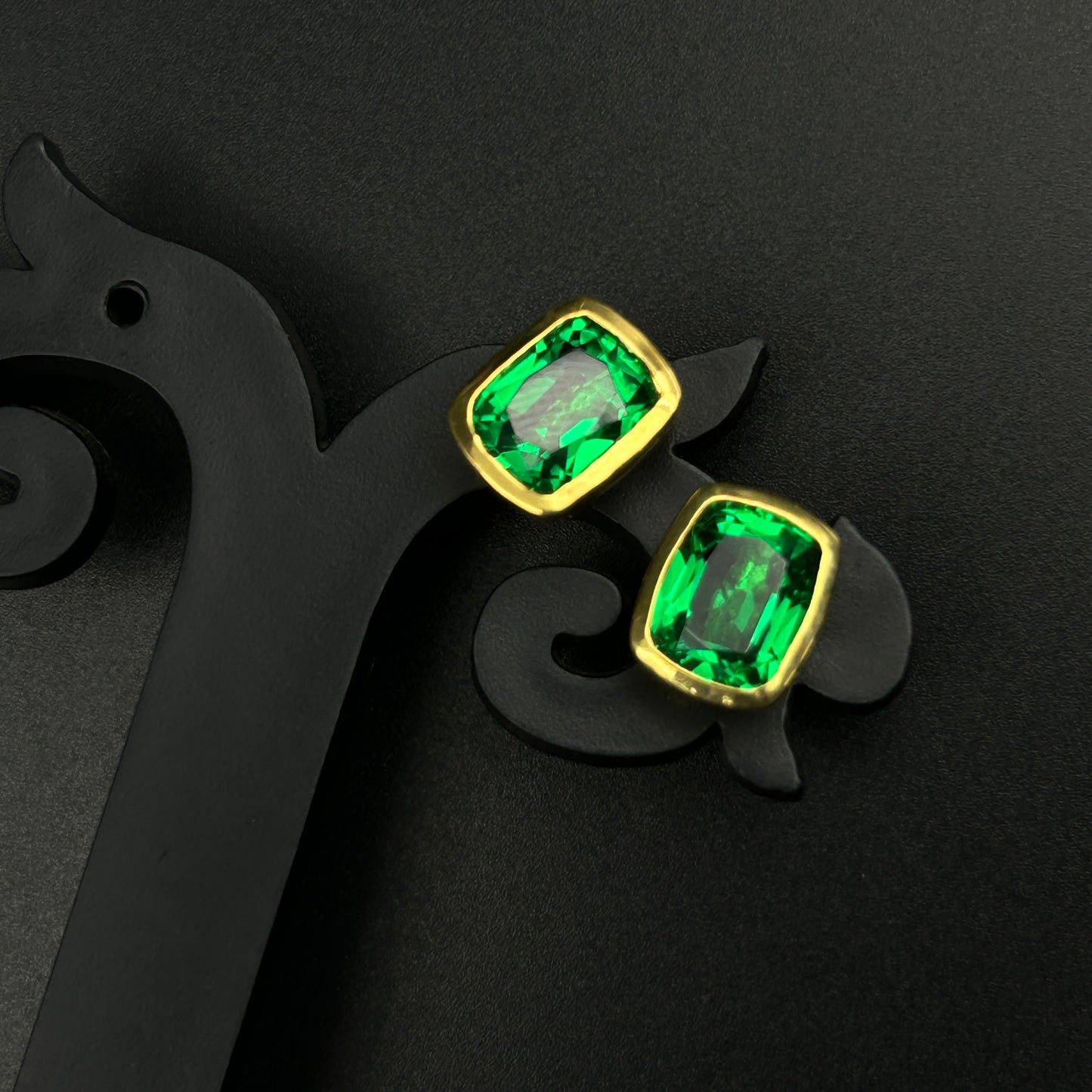 Yellow Gold Earring - Green Emerald